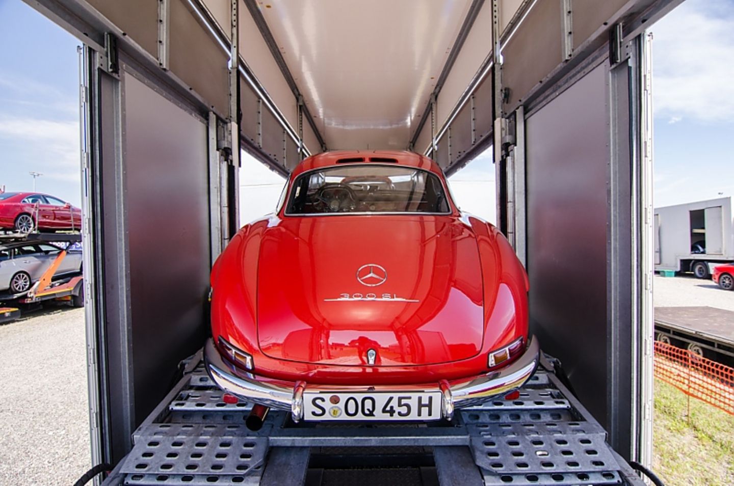 Mille Miglia - die Fahrzeuge wie dieser 300er Mercedes sind millionenschwer