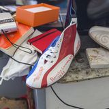 Auch heute mit 80 Jahren fertigt Ciccio noch seine Rennfahrer-Schuhe