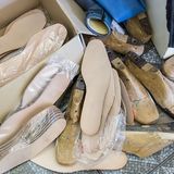 Ciccio führt das Schuhmacher-Handwerk noch traditionell aus