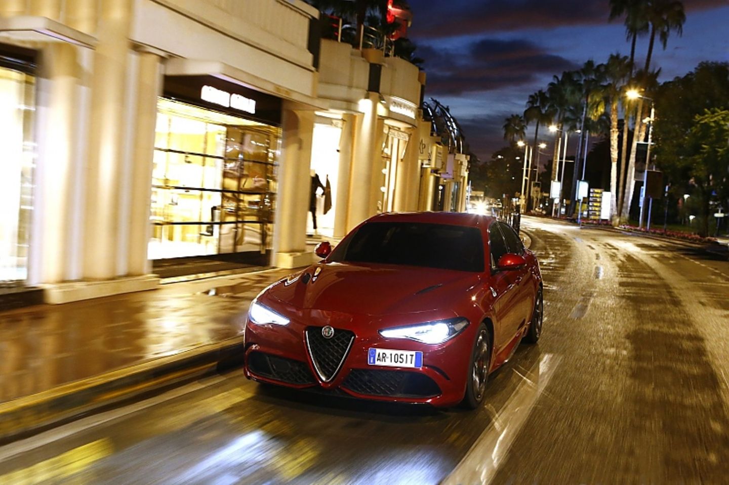 Der Alfa Romeo Giulia 2.9 V6 ist 4,64 Meter lang