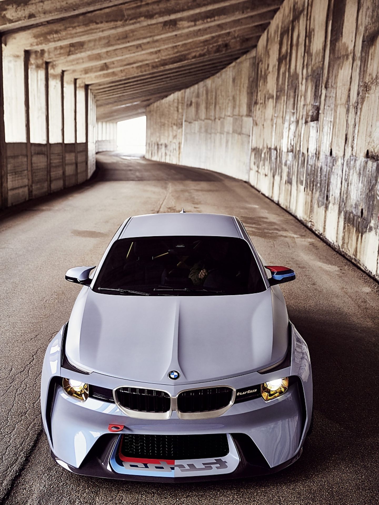 BMW 2002 Hommage - feierlich am Comer See enthüllt