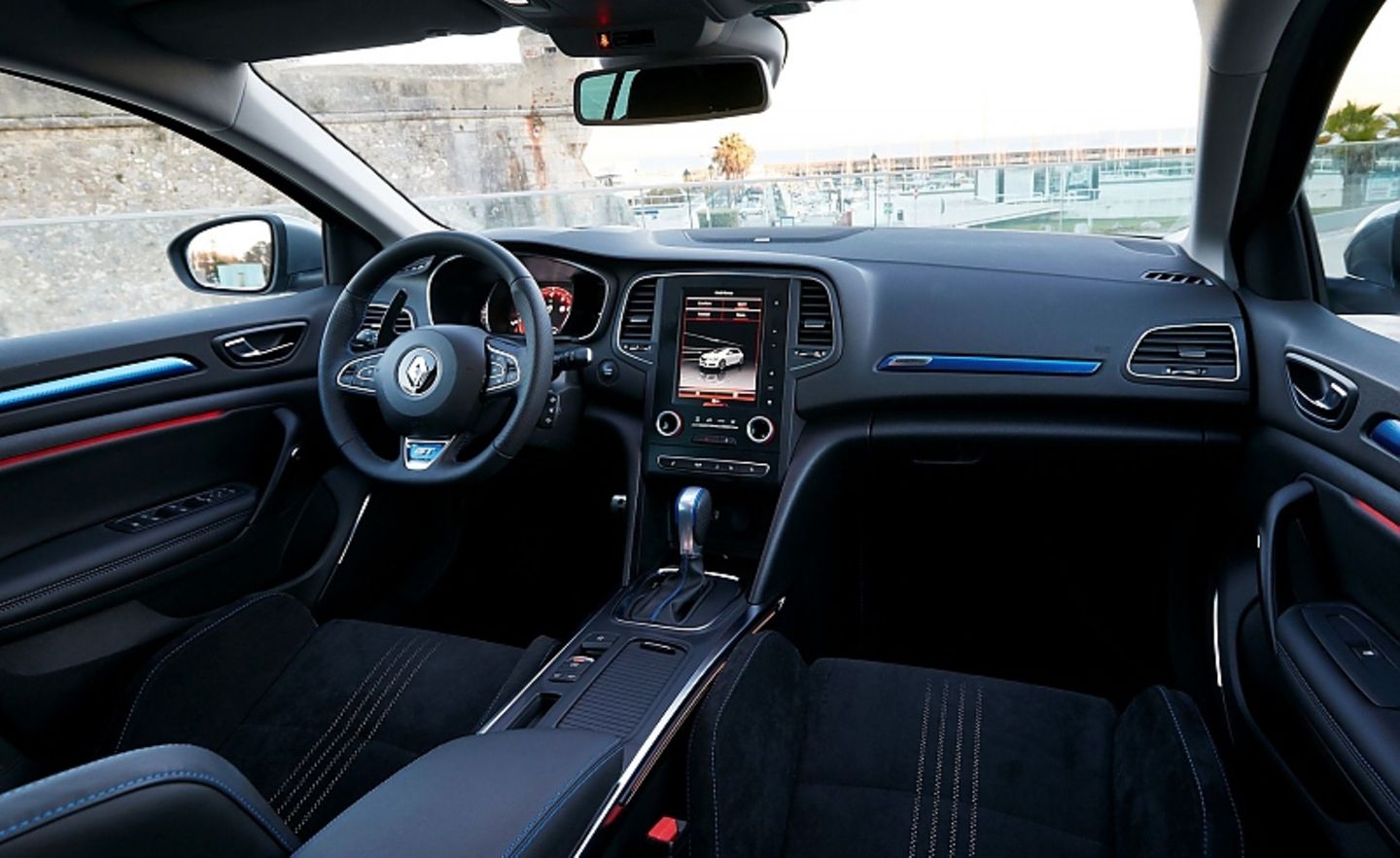 Das Cockpit des Renault Megane GT.