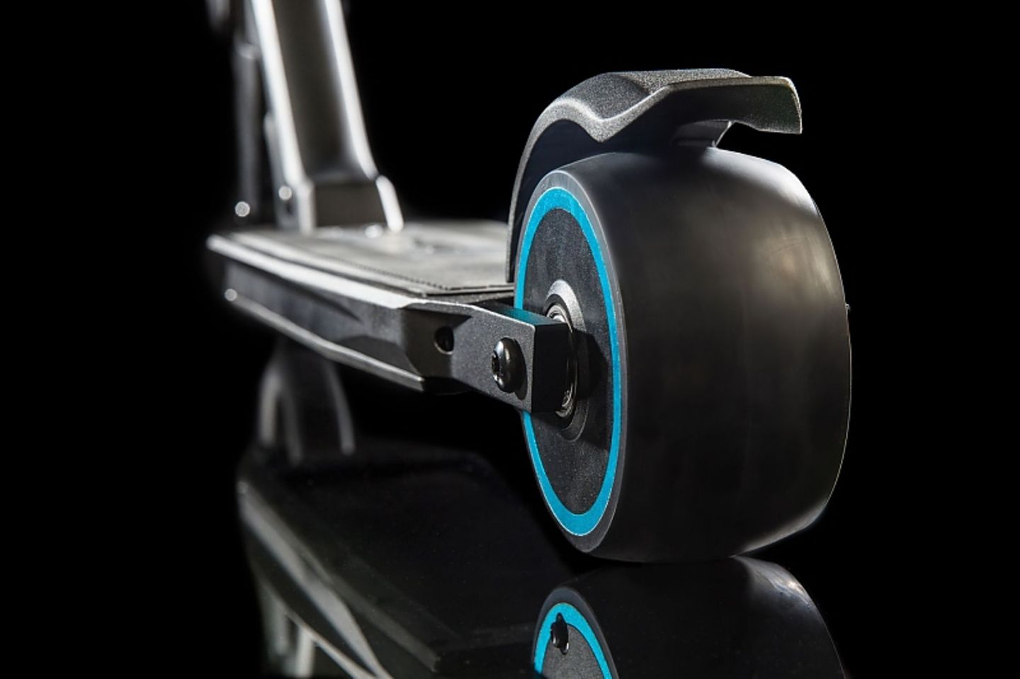 Auch ein E-Tretroller ist beim 3008 an Bord