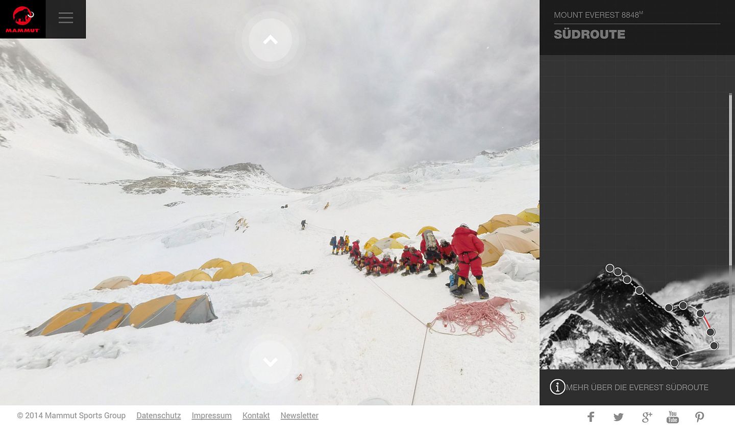 Bergsteiger, Zelte und Fixseile der Lhotse-Flanke