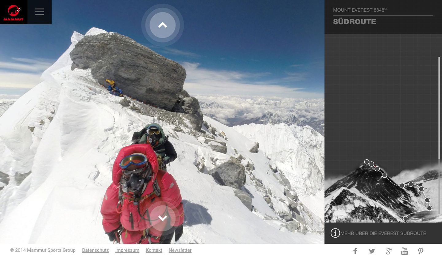 Bergsteiger mit Sauerstoffmasken auf dem Gipfelgrat des Mount Everest