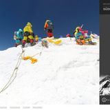 Gipfelplateau des Mount Everest mit Bergsteigern