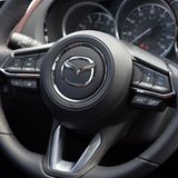 Das griffige Lenkrad des Mazda CX 9 2.5T AWD