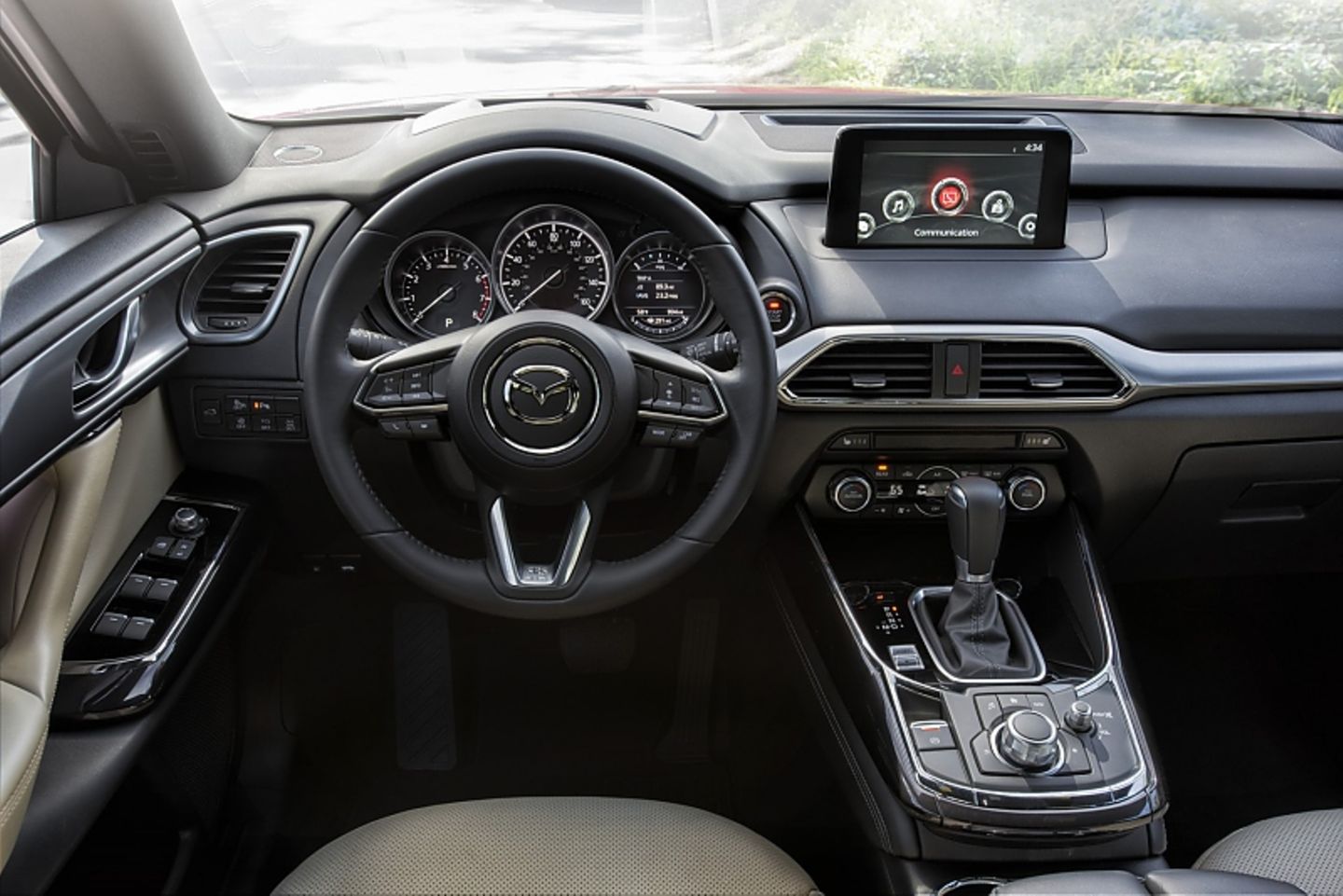 Das übersichtliche Cockpit des Mazda CX 9 2.5 T AWD