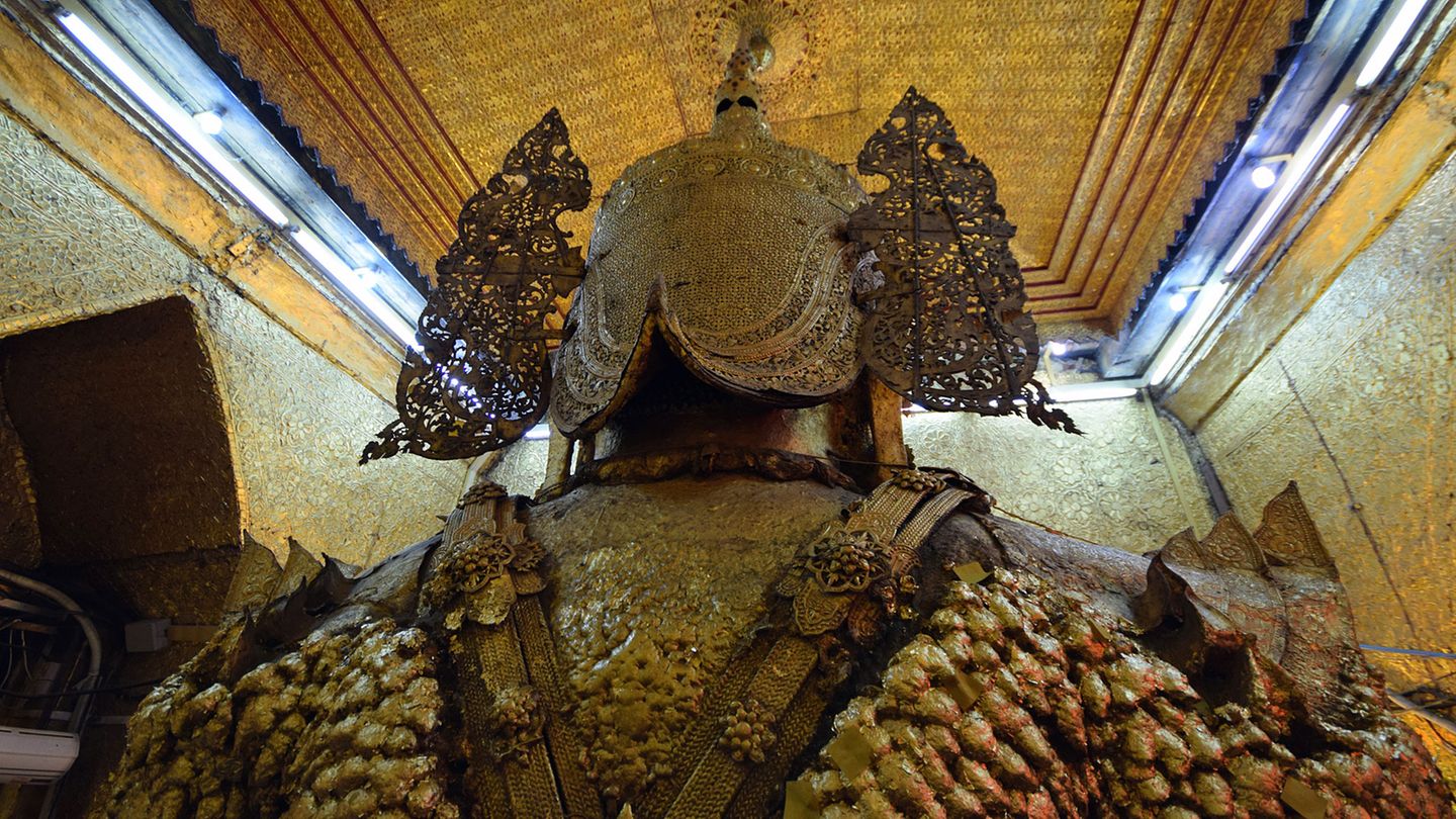 Blick auf die Schulter des Mahamuni-Buddha