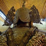 Blick auf die Schulter des Mahamuni-Buddha