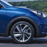 Der Kia Niro rollt auf optionalen 18-Zoll-Felgen