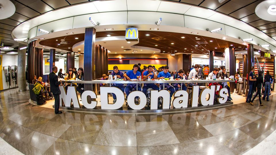 McDonald's am Airport, Bahnhof oder in der Innenstadt: Preise unterscheiden sich