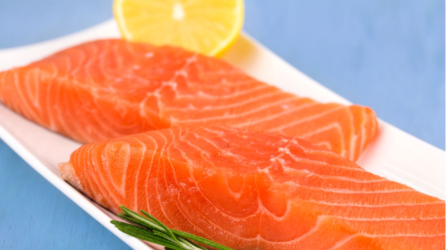 Lachsfilet von Aldi, Edeka, Rewe und Real mit Chemikalie belastet STERN.de