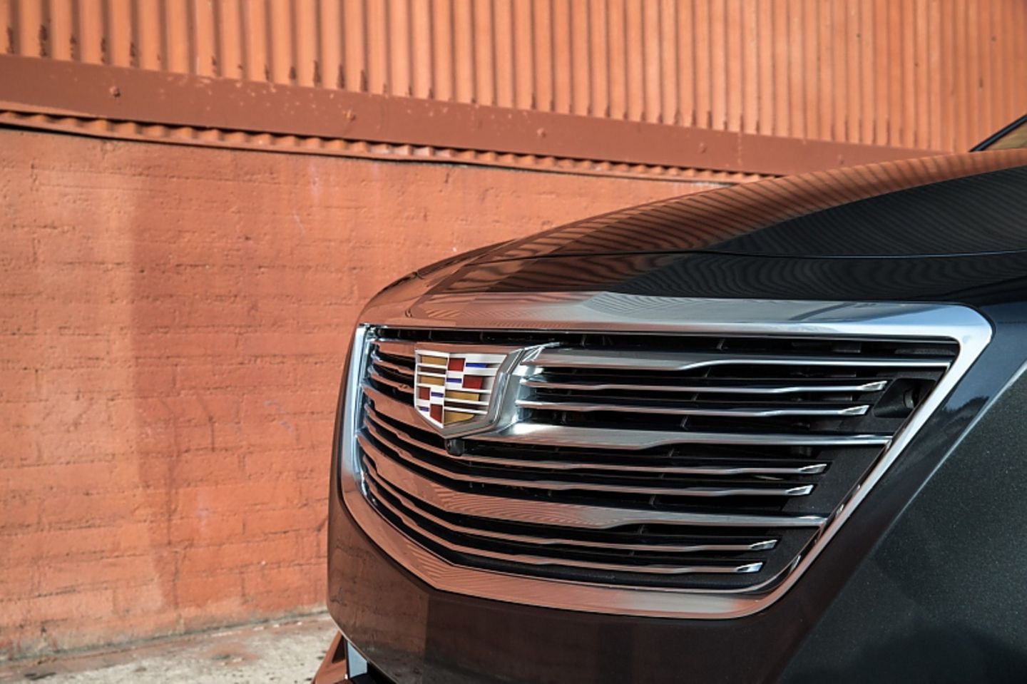 Der mächtige Kühlergrill des Cadillac CT6 3.6 AWD