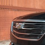 Der mächtige Kühlergrill des Cadillac CT6 3.6 AWD