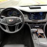 Das Cockpit des Cadillac CT6 3.6 AWD