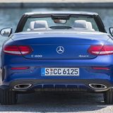 Der Kofferraum hat ein Volumen von 360 Litern. Mit ausgefahrenem Verdeckkasten schrumpft die Ladekapazität auf 285 Liter.