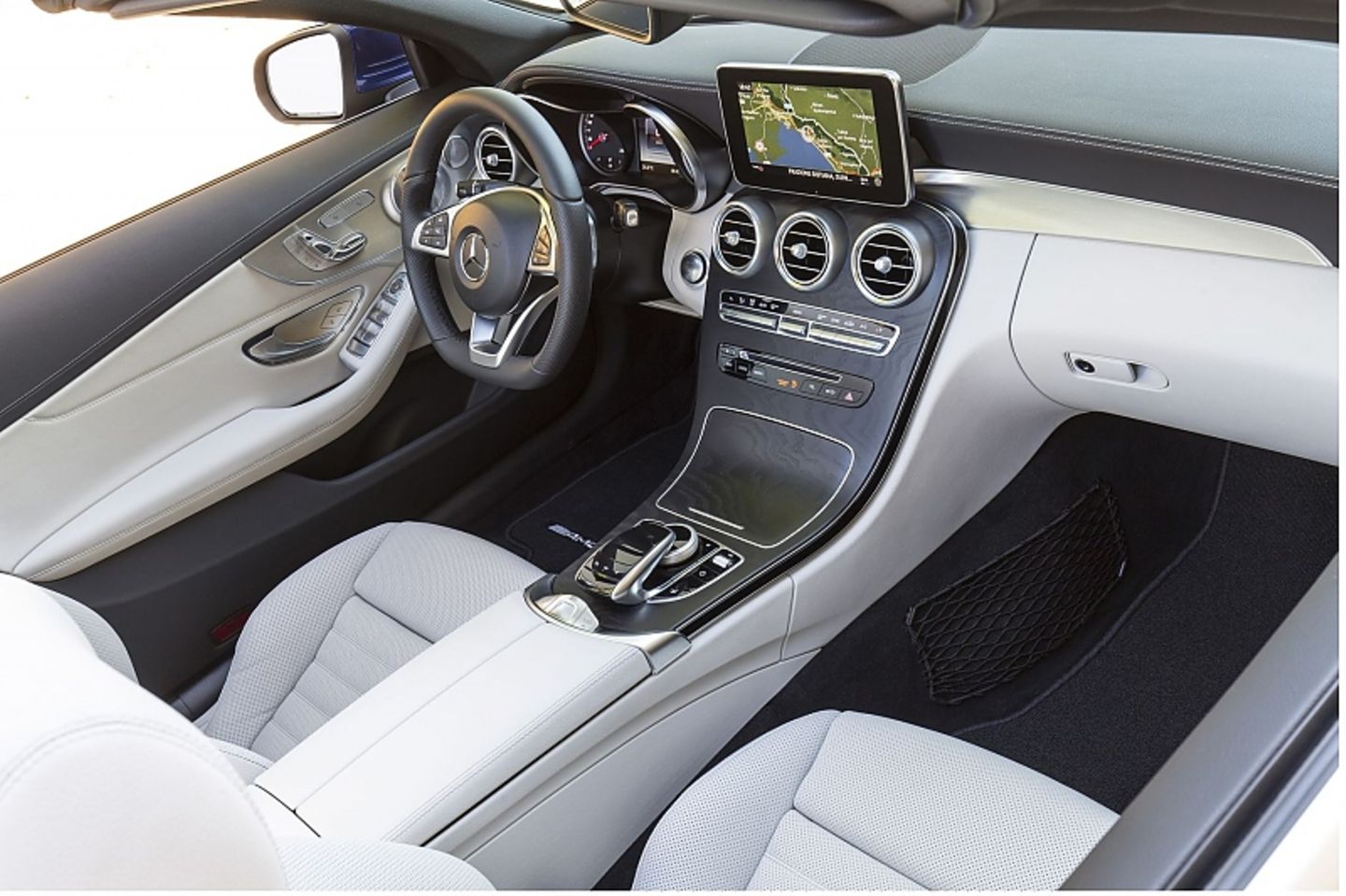 Typisches Mercedes-Cockpit