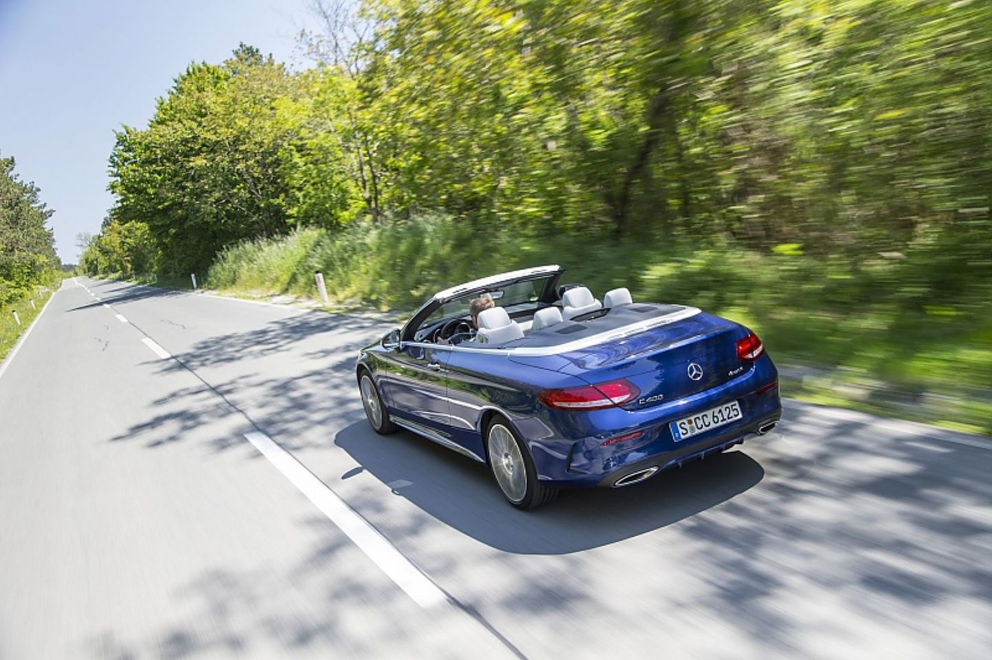 Mit dem Mercedes Cabriolet lässt es sich wunderbar gleiten