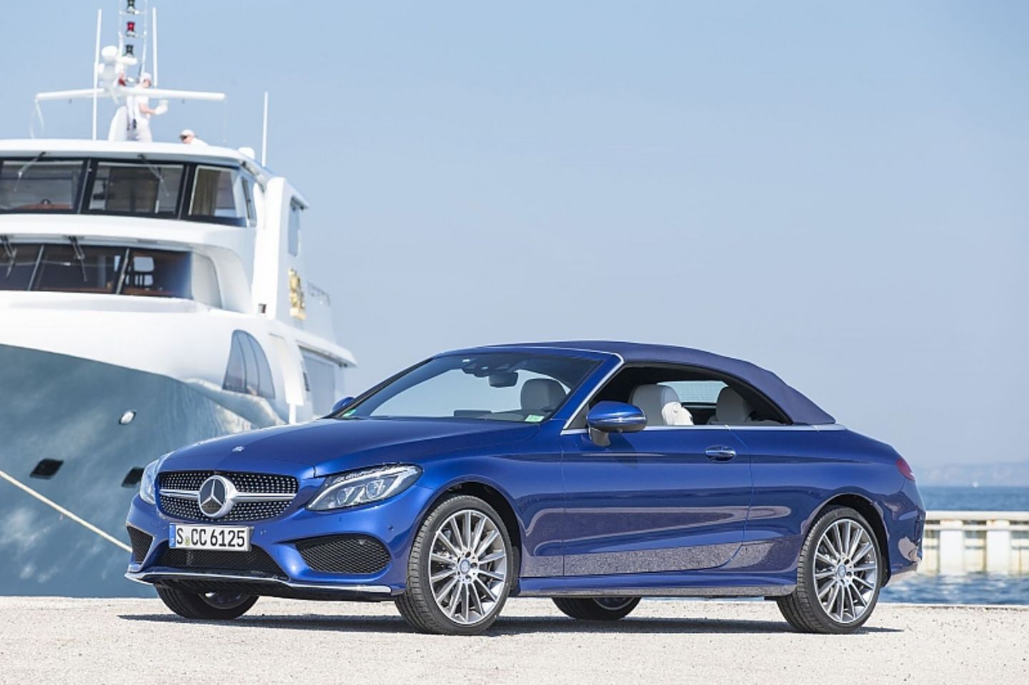 Das Mercedes C400 4Matic Cabriolet wiegt 1.805 Kilogramm