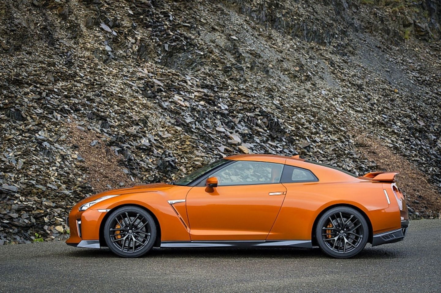 Der Nissan GT R MJ 2017 ist 4,71 Meter lang