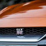 Insignien in der Frontschürze