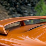 Der markante Heckspoiler ist fest montiert