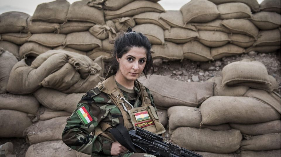 Freiwillige Kämpferinnen sind die Aushängeschilder der kurdischen Kämpfer.