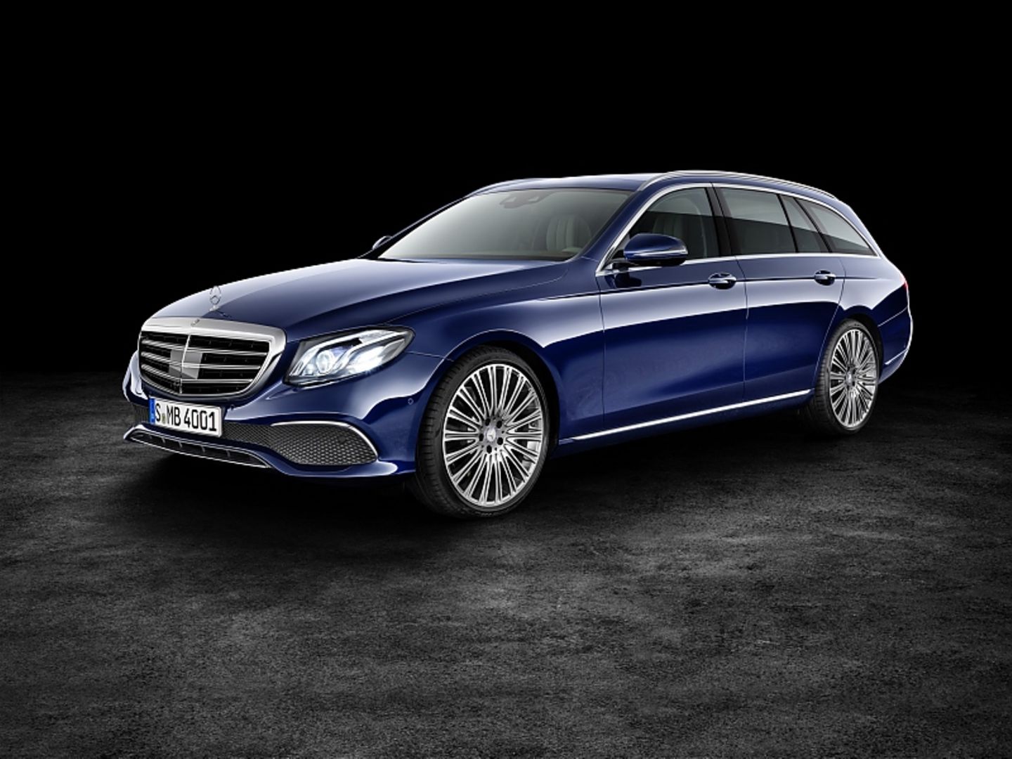 Mercedes E Klasse T Modell - startet mit nur drei Motoren