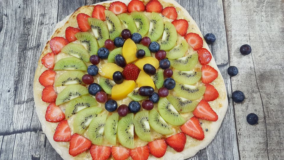 Dessertklassiker: Farbenfroher Hingucker - Fruchtige Pizza als tolles Dessert