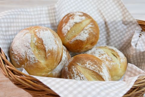 Einfache Küche: So machen Sie leckere Buttermilchbrötchen ganz einfach selbst