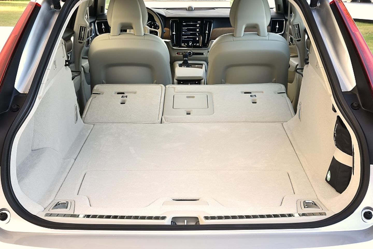 Der Laderaum im Volvo V90 lässt sich auf 1.526 Liter erweitern