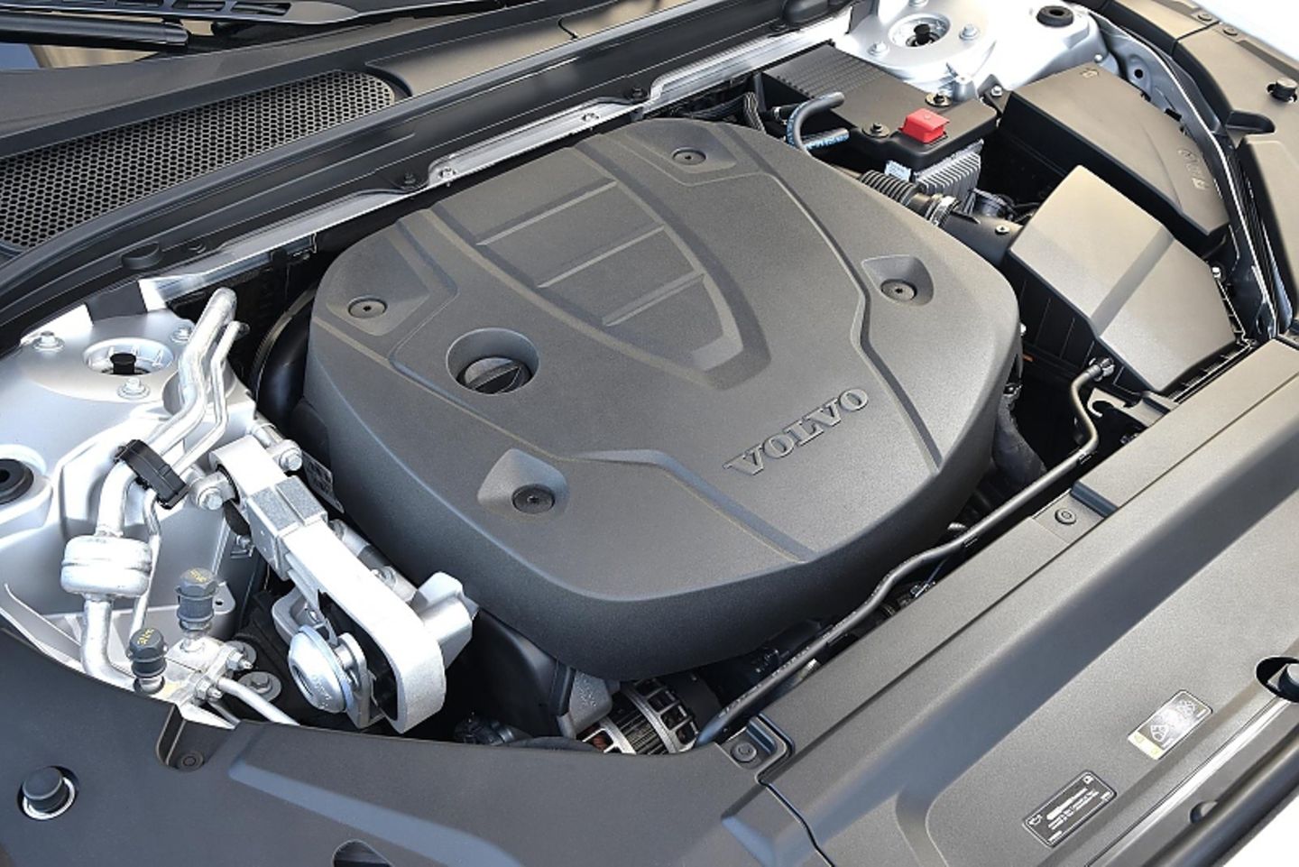 Dem Diesel im Volvo V90 D5 lassen sich 235 PS entlocken