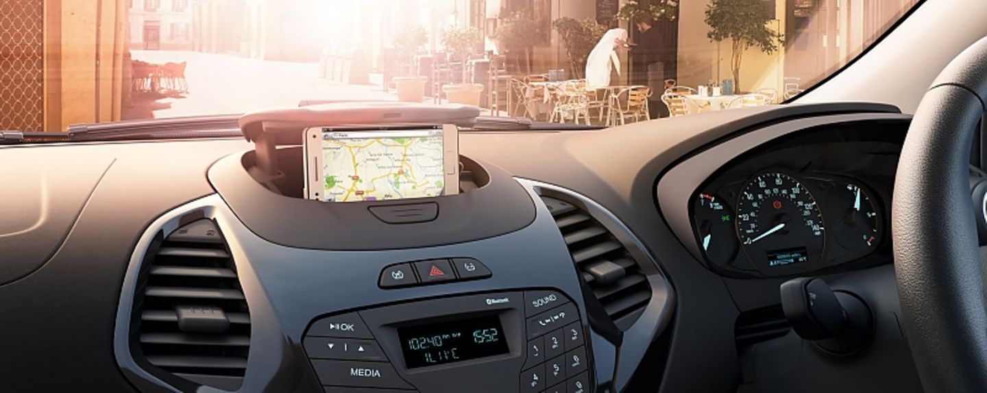 Die Halterung für portable Navis und Mobiltelefone ist clever gelöst