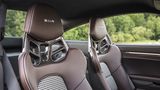 Die Sportsitze umschmiegen den Fahrer, wie ein gut sitzender Handschuh