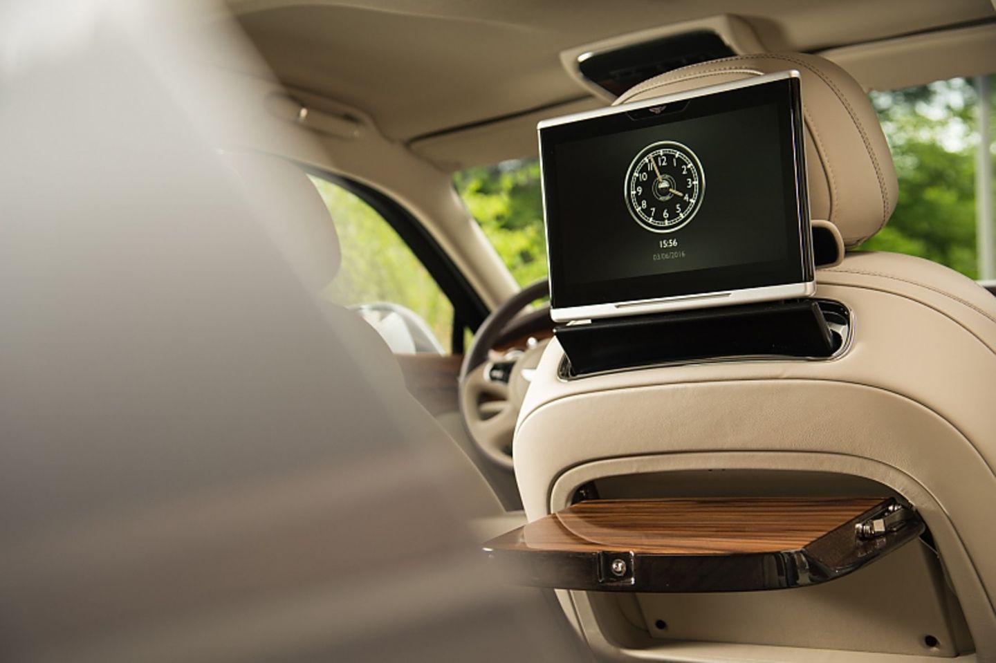 Bentley Mulsanne EWB - die Bildschirme lassen sich als Tablets entnehmen
