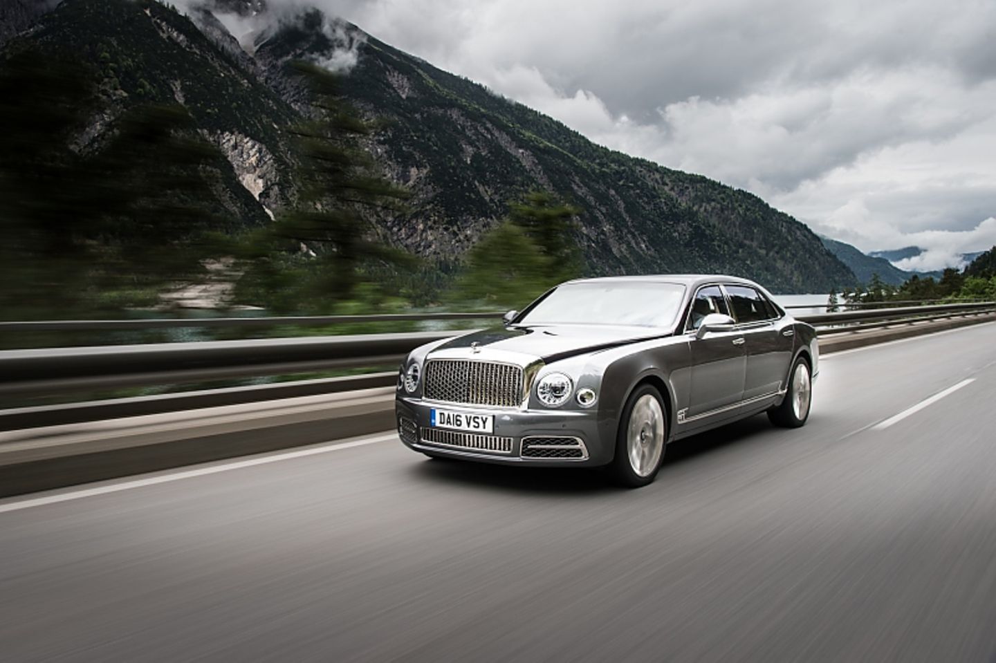 Bentley Mulsanne EWB - 296 km/h schnell