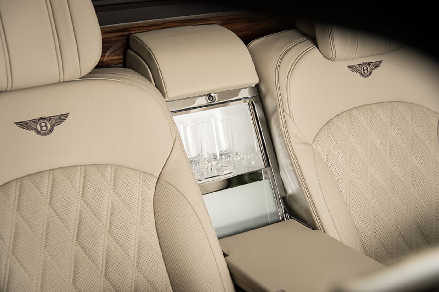 Bentley Mulsanne EWB - natürlich auch mit Kühlschrank