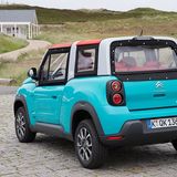 Die Planen schützen die Insassen bei schlechtem Wetter