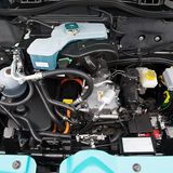 Kabelgewirr unter der Fronthaube