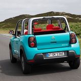 Nach etwa 6,4 Sekunden erreicht der E-Mehari 50 km/h