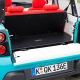 Die Heckklappe eignet sich zum Beladen von Surfbrettern