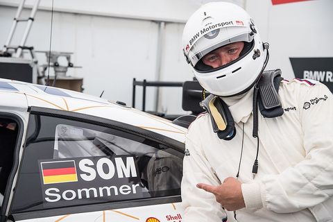 Redakteur Marcel Sommer vor seiner Testfahrt mit dem BMW M6 GT3.
