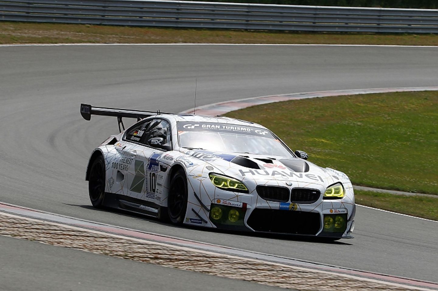 Bis zu 585 PS leistet der V8 des M6 GT3.