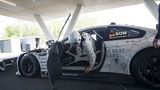 In sieben Sekunden muss sich aus dem BMW M6 GT3 geschält werden.