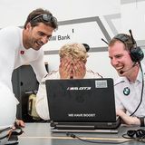Die erste Datenanalyse mit Rennfahrer-As Lucas Luhr (links) kann weh tun.
