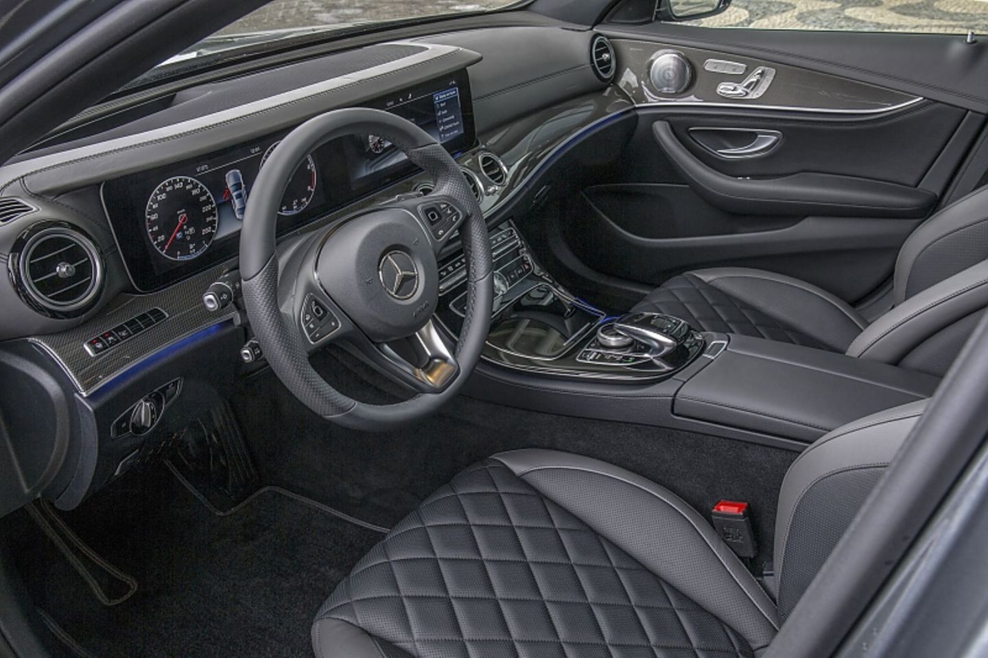 Das Cockpit des Mercedes-Benz E 350 d.
