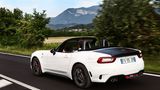 Die Abarth-Version zieren vier Auspuffrohre