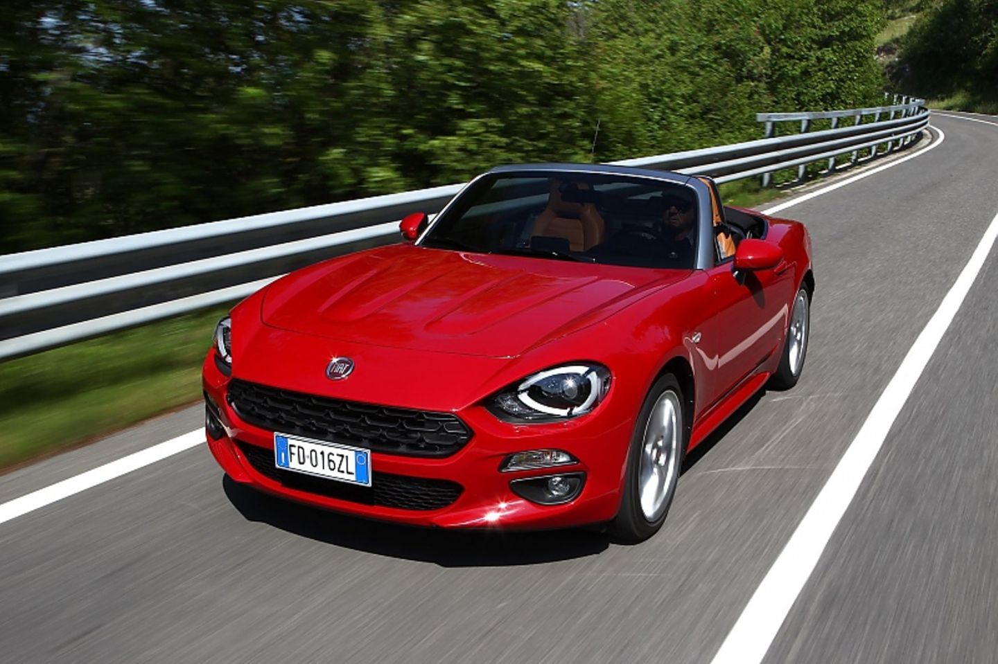 Die Technik des Fiat 124 Spider stammt vom Mazda MX-5