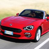 Die lange Motorhaube ist charakteristisch für den Fiat 124 Spider